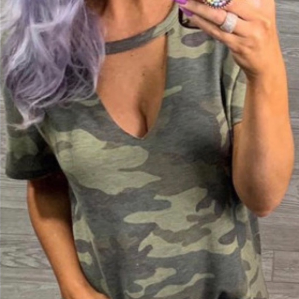 Camo keyhole top